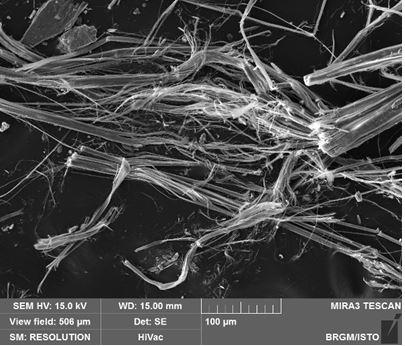 Chrysotile au microscope électronique à balayage.